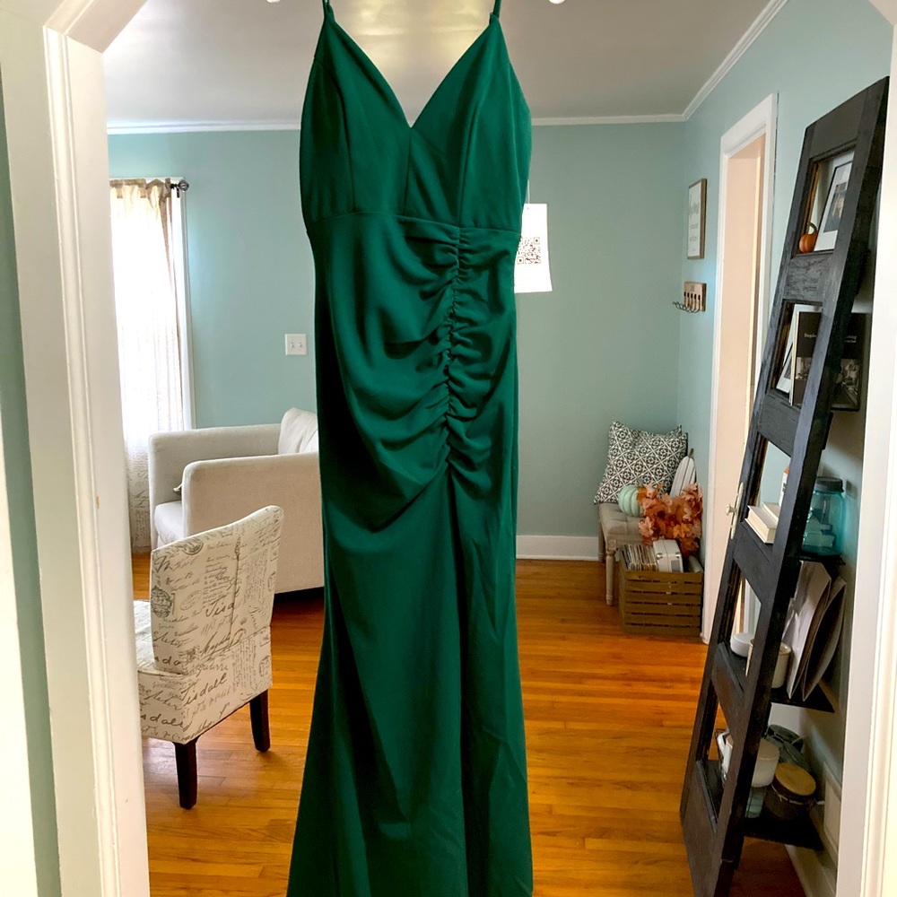 NWT David’s Bridal V Neck Crepe Gown. Hunter green.